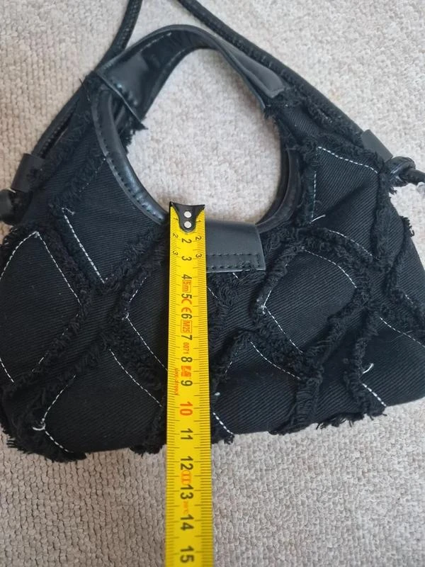 Bolso de mano vintage Y2K negro estilo grunge con detalles de flecos – photo 10